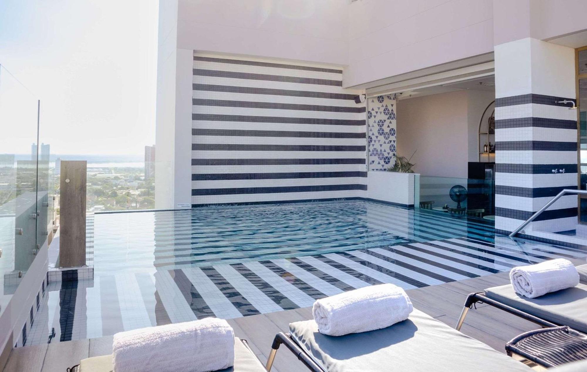 Faranda Collection Barranquilla, A Member Of Radisson Individuals Barranquilla (Atlantico) Exterior foto The pool at the 10115 Jeffrey Trail home