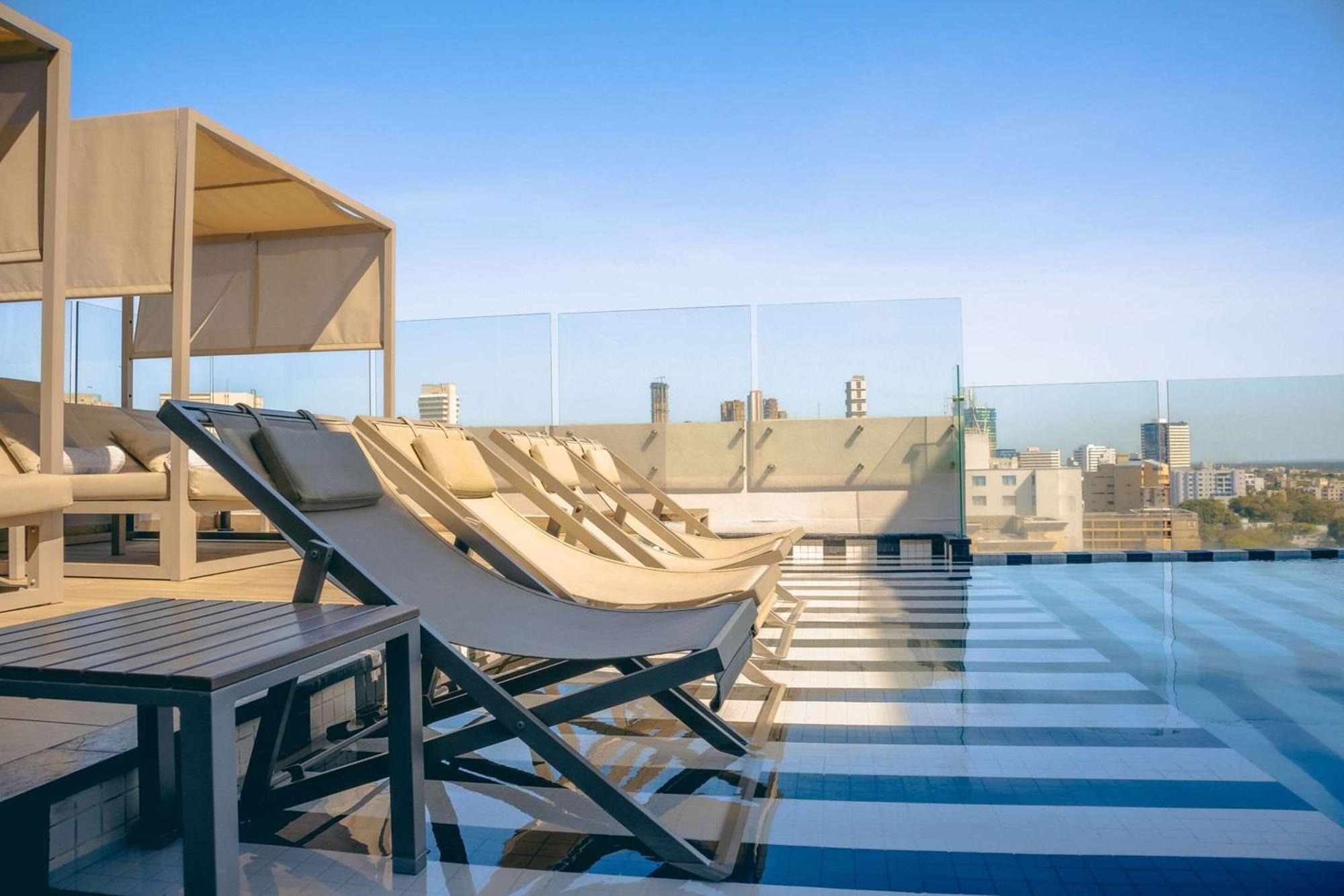 Faranda Collection Barranquilla, A Member Of Radisson Individuals Barranquilla (Atlantico) Exterior foto Rooftop pool at the hotel
